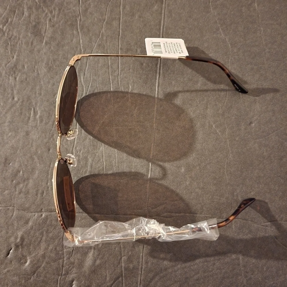 Joe’s Round Gold Frame Sunglasses NWT